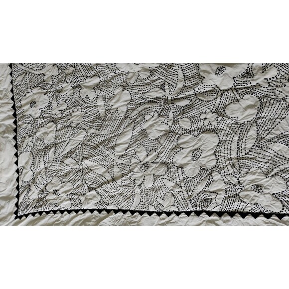 John Robshaw Baby Toddler Suhavi Crib Quilt Blk White Floral Organic Cotton EUC - Picture 7 of 11